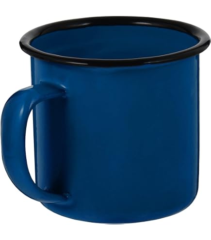 Tazza di caffè espresso italiano forte sul tavolo vintage | Foto Premium