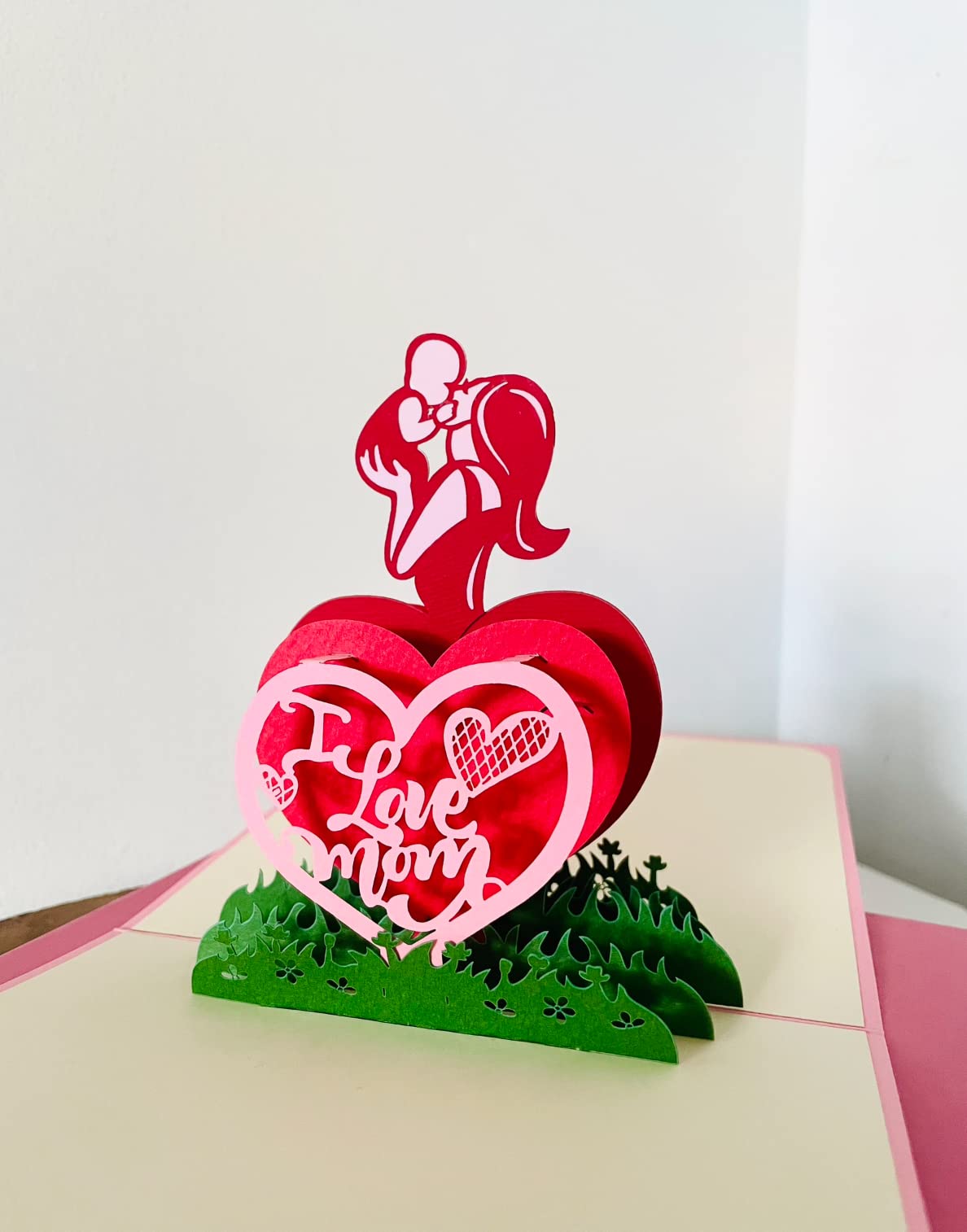 I Love Mom 3D Pop Up Card. Mother’s day collection.Surprise greeting card gift for Her, Mother, Daughter, Wife, Girlfriend. Perfect for Mother’s Day, Birthday’s, Thank you.15cmx15cm