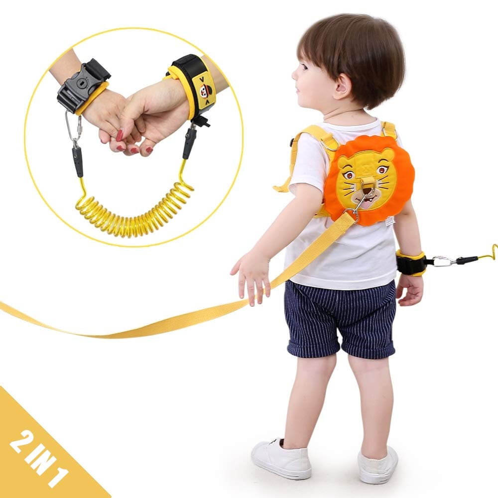 Lock walk. A leash for a child. вспомогательный шнур для ходьбы для ребенка. рука держит вожжи. панцирь walk.