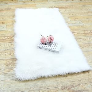 YOH Modern Imitation Sheepskin Plush Carpets Fluffy Shaggy Area Rugs for Bedroom Living Room Kids Room Home Decor Super Soft Mat, 2ft x 3ft White