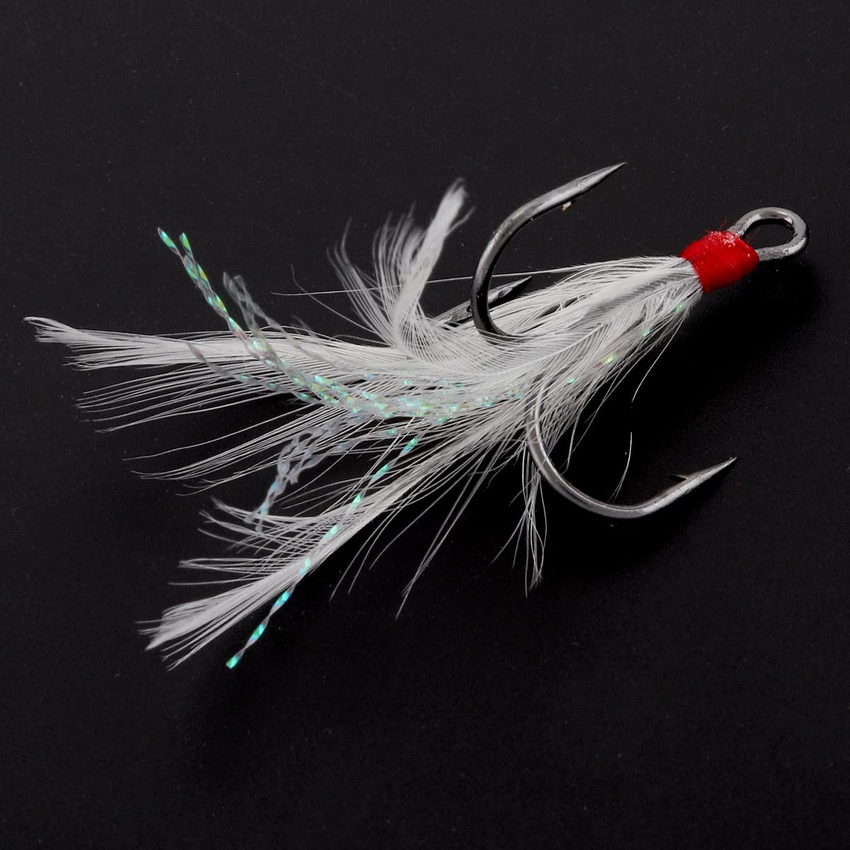 Conskyee 20pcs Feather Treble Fishing Hooks Size 4 Tied Round Bend Barbed Triple Hooks with White Feather