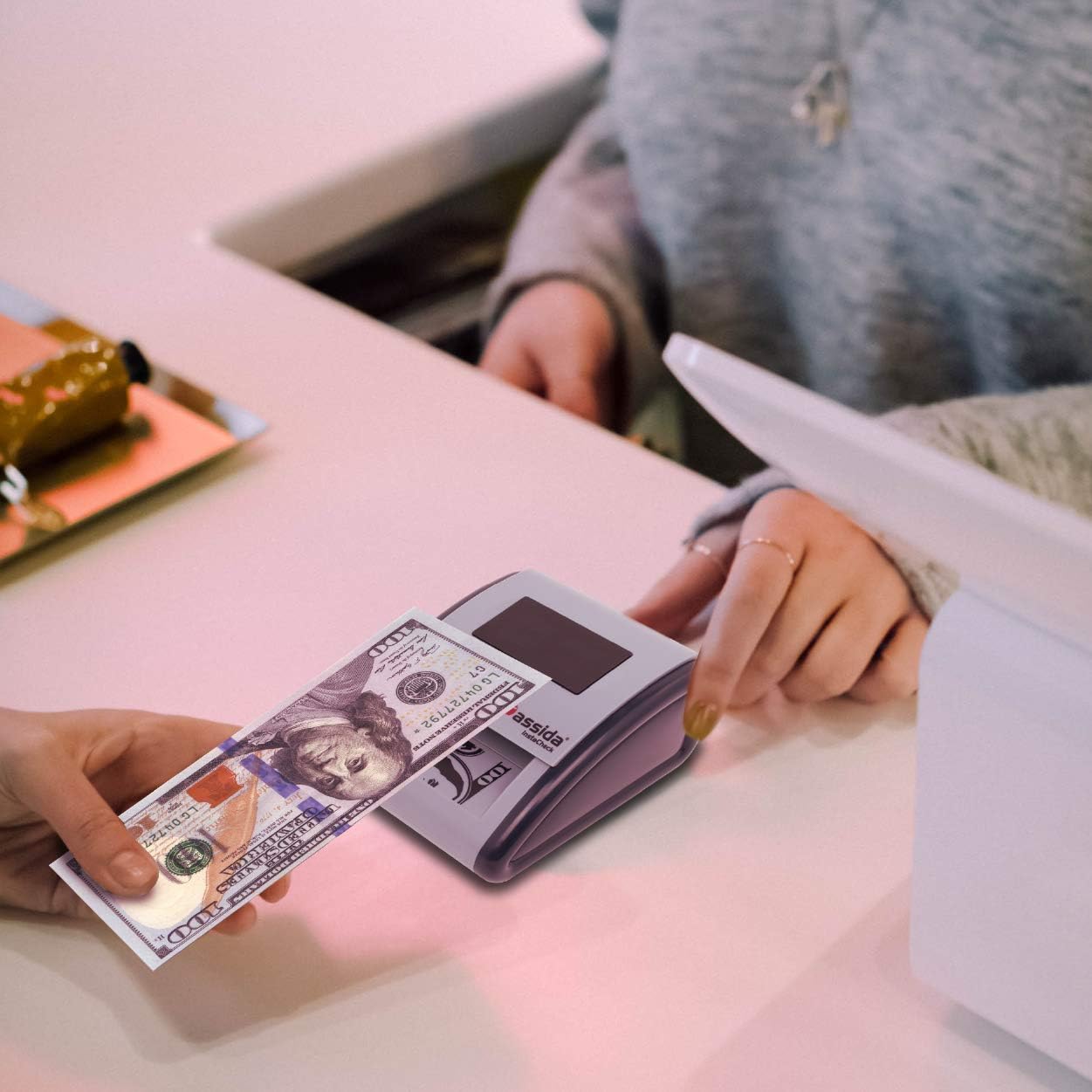 Cassida InstaCheck Small Footprint, Easy to Read Automatic Counterfeit Detector with Infrared, Magnetic and Ultraviolet Sensors, Compact and Lightweight : Office Products