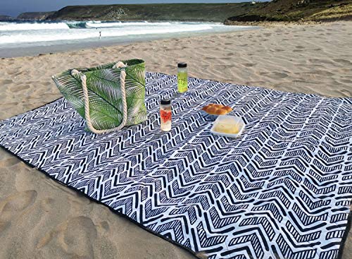 MARQUESS Picnic Blanket-Water & Sand Resistant Large Outdoor Handle Tote Mat for Spring Summer, Folding & Lightweight for Beach Camping Grass Playtime (Zigzag)