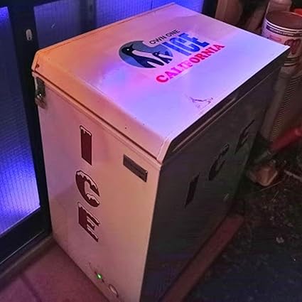 アメリカのコンビニで見かけるiceboxメーカーロゴステッカー ノーブランド品 クーラーボックス Amazon