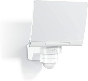 Steinel Led Strahler Xled Pro 240 Weiss Led Flutlicht Mit 240 Bewegungsmelder 12 M Reichweite Inkl Eckwandhalter Amazon De Beleuchtung