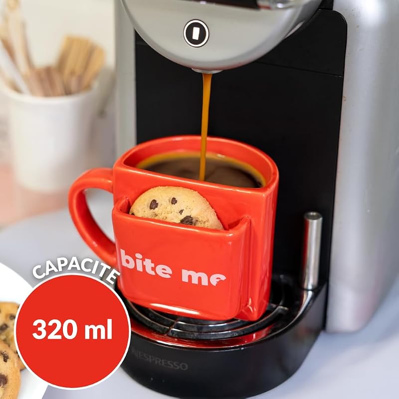 Fisura Tasse en céramique rouge « Bite Me » avec poche à biscuits. Tasse à thé originale pour le petit déjeuner. Tasse humoristique et moderne de 325 ml. Idée cadeau originale pour les amateurs de thé