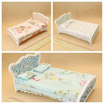 Leoie Mini Detachable Carving Princess Bed for 1:12 Doll House Bedroom Random Color