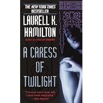 A Kiss of Shadows (Meredith Gentry, Book 1): Hamilton, Laurell K ...