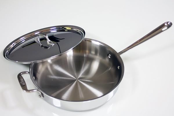 All-Clad 4403 Stainless Steel Tri-Ply Bonded 3-Quart Saute Pan with Lid Review