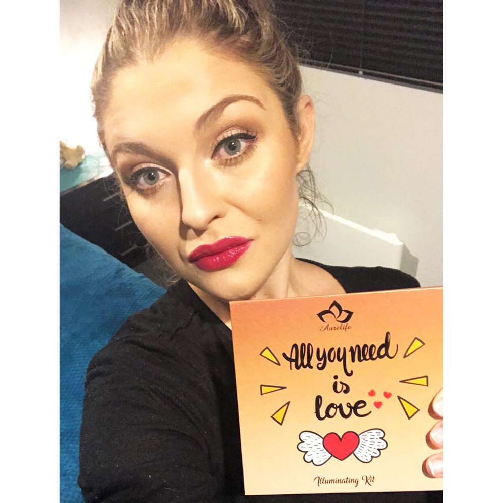 Kaidifangte 4 Color Illuminator Love Light Highlighter & Bronzer Shimmer Matte Face Palette Kit