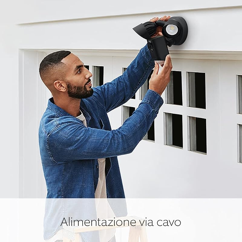 videocamera Plus con proiettori cablata (Floodlight Cam Wired Plus) | Telecamera di sorveglianza wifi per esterno con HD video, audio bidirezionale e sirena | Ring Home: 30 gg. prova gratuita