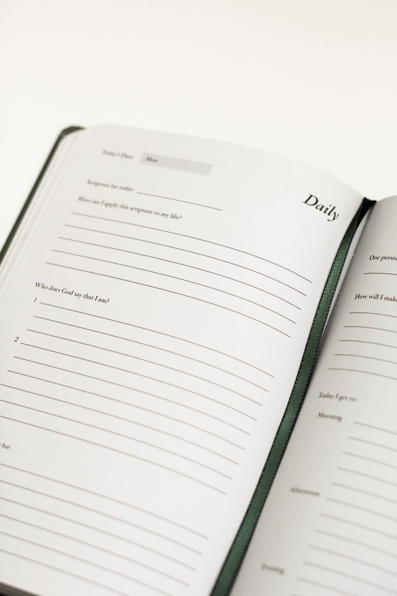The Best Season Planner: A 3-Month Guide for Christians Dedicated to Living Out Their Best Season Yet