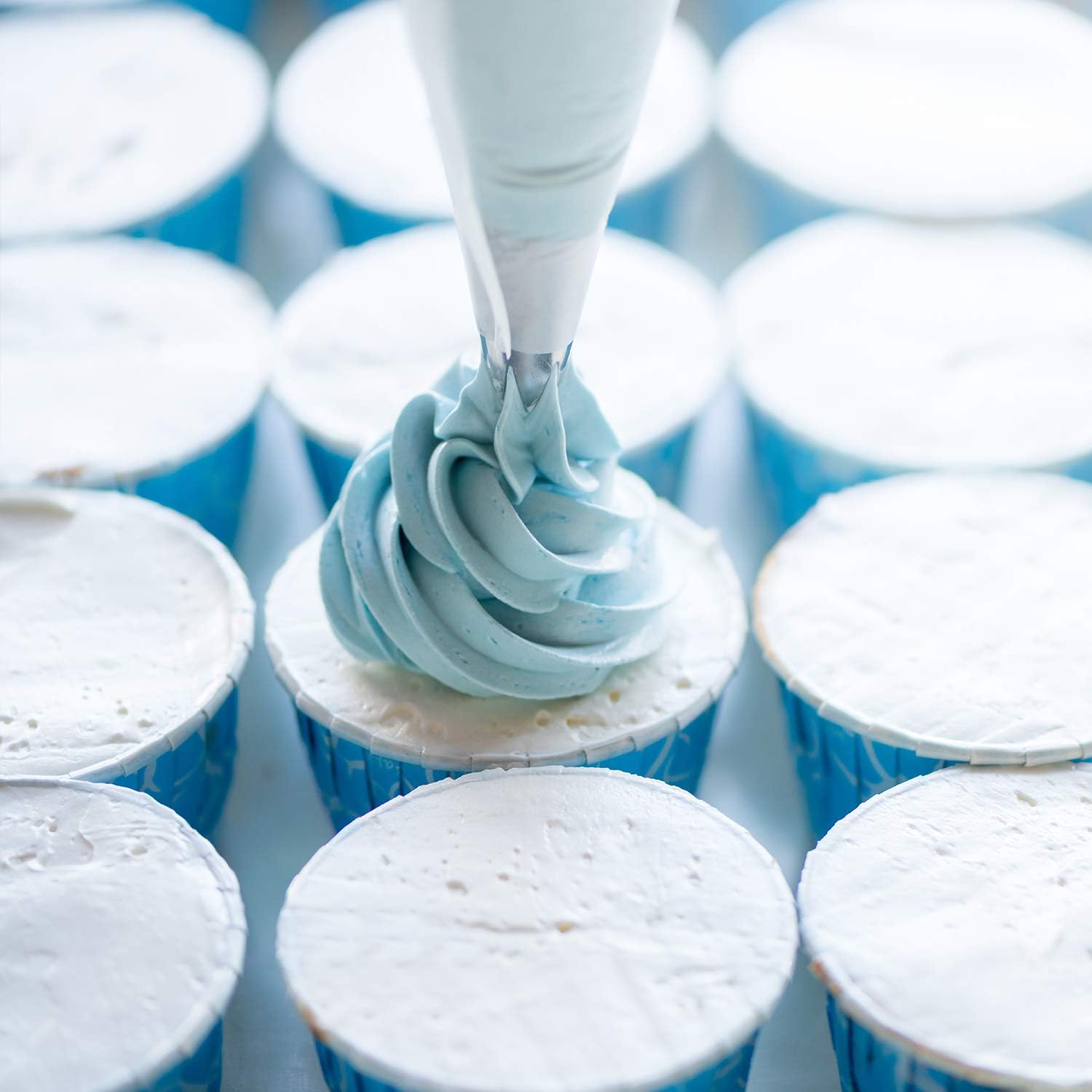 TUPARKA 120 Pcs Disposable Pastry Bags Plastic Icing Piping Bag for Cake Cookies Dessert Cupcakes Decoration - Image 3