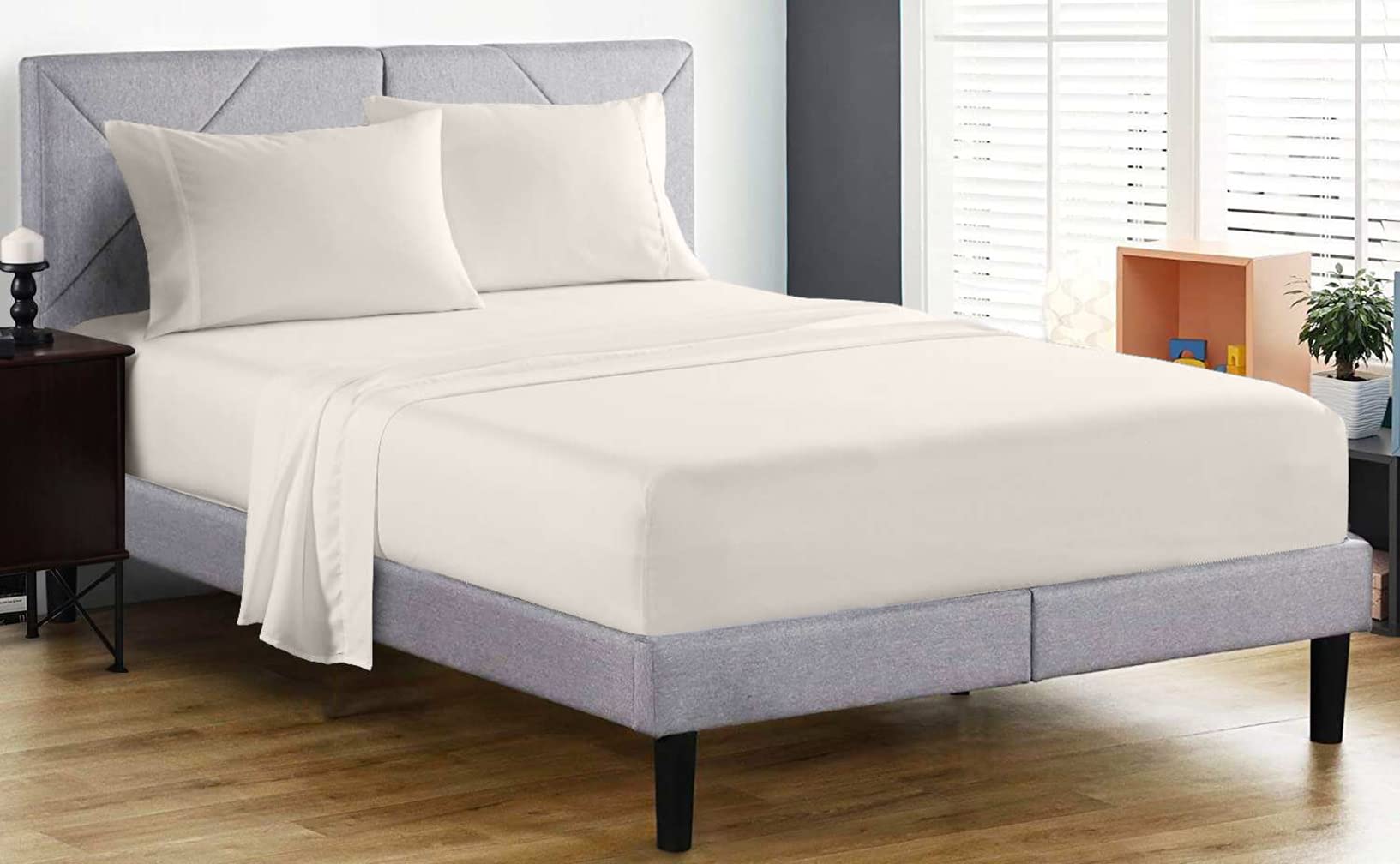 Fitted Sheet 100% Egyptian Cotton 200 Thread Count 25cm Deep Fitted Bed Sheet Hotel Quality Soft & Crisp Cotton Bedding Set (Cream, Super King)