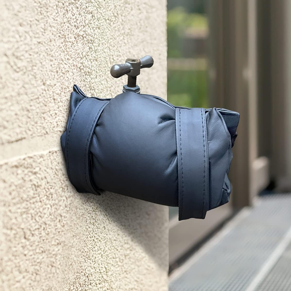Outside Tap Cover Frost Protector | Outdoor Tap Cover for Winter Thermal Garden Tap Cover Jacket Guard - 24cm Black