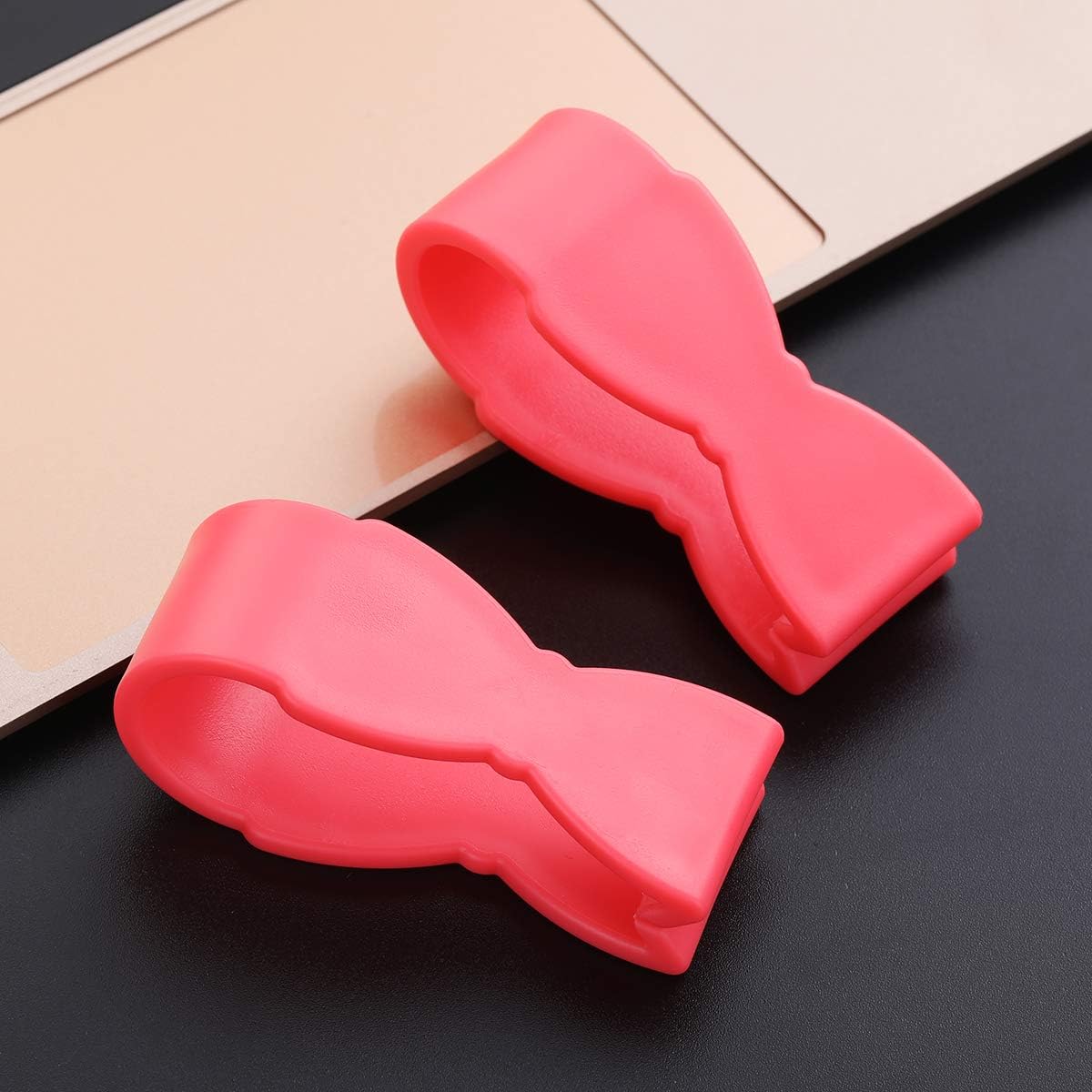 6 PCS Pinless Buckle Plastic Bed Sheet Grippers Clip Bed Sheet Fasteners Adjustable Anti-Slip Quilt Clips Fasteners for Duvet Comforter Blanket as Bedding Accessories Easy to Install Use and Remove: Home & Kitchen