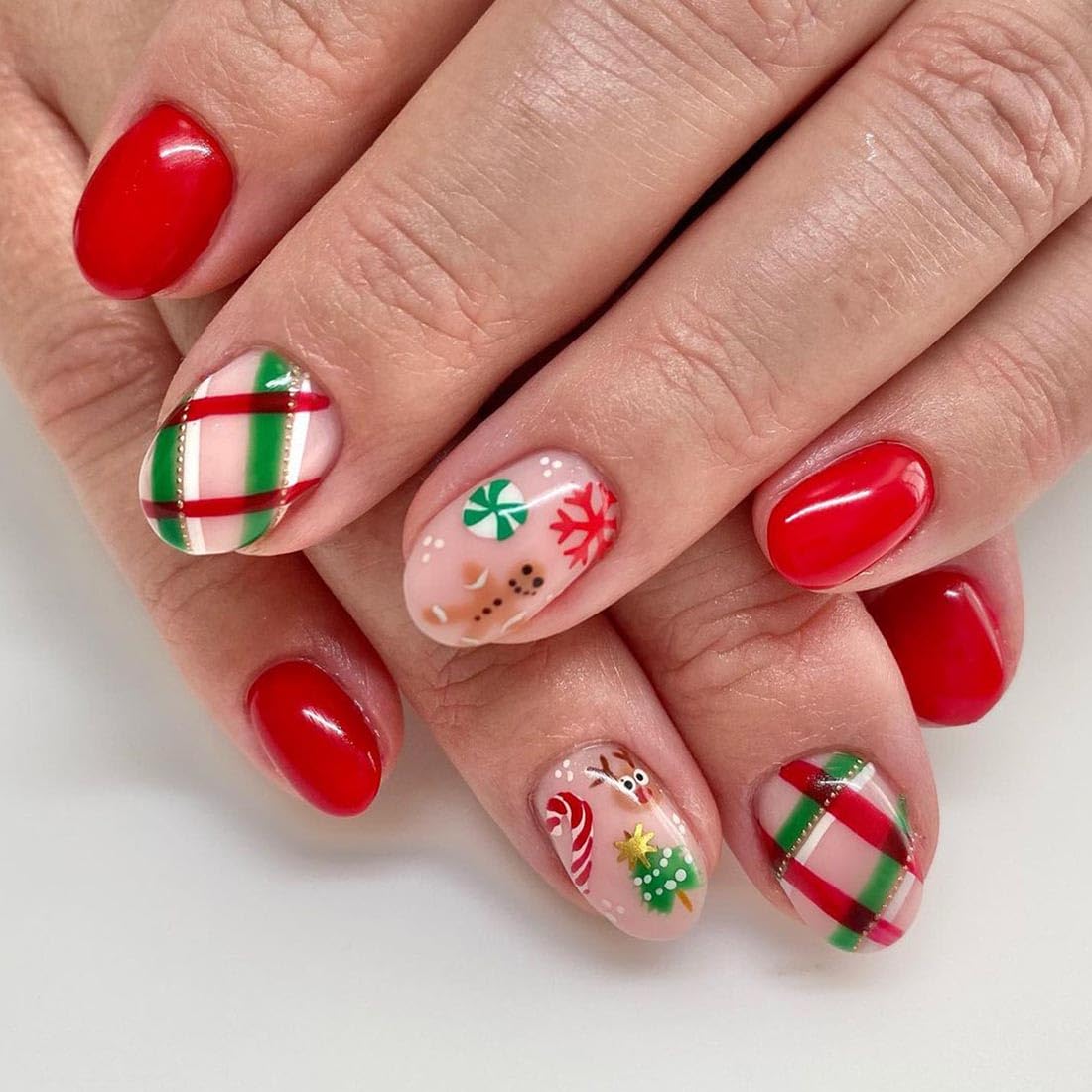 Cubahop 24pcs Christmas Nails Short Oval Fake Nails Red Elk Forest Snowflakes Crutch False Nails Snowman Press on Nails for Women and Girls (Red D)