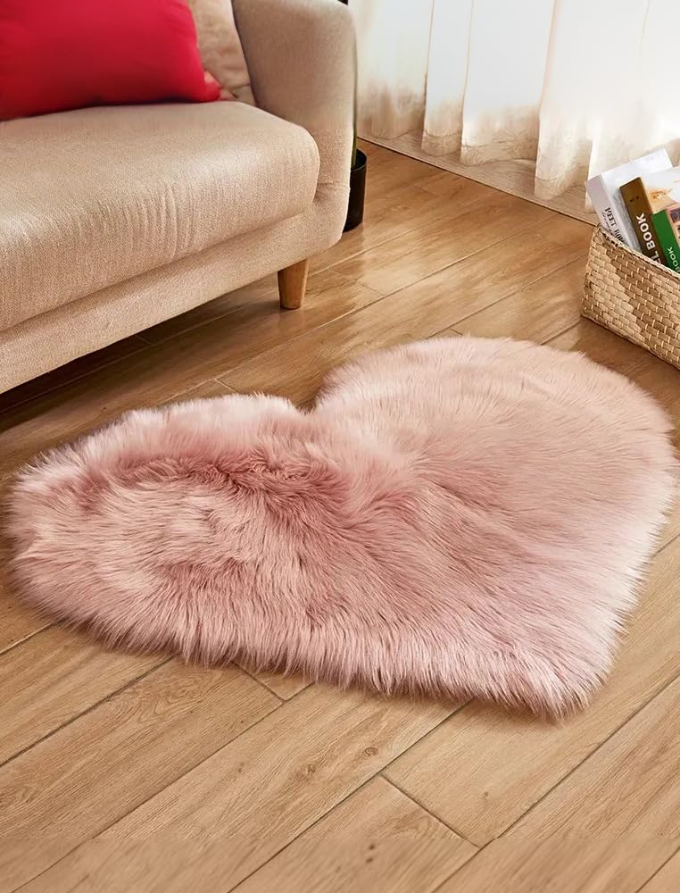 Photo 1 of 1pc Plush Heart-Shaped Area Mat - Machine Washable Soft Polyester & Acrylic Blend, Lightweight Cozy Decorative Mat for Living Room, Bedroom, Office Indoor Use,Pink