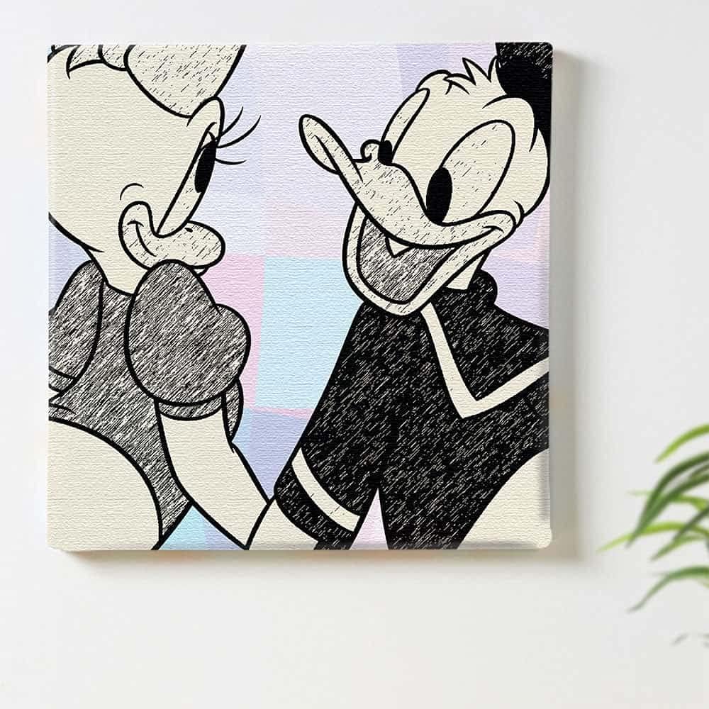 Amazon Co Jp ディズニー ドナルドダック アートパネル 57cm 57cm Lサイズ 日本製 ポスター おしゃれ インテリア 模様替え リビング 内装 デイジー パステル カップル ファブリックパネル Dsn 0224 L ホーム キッチン