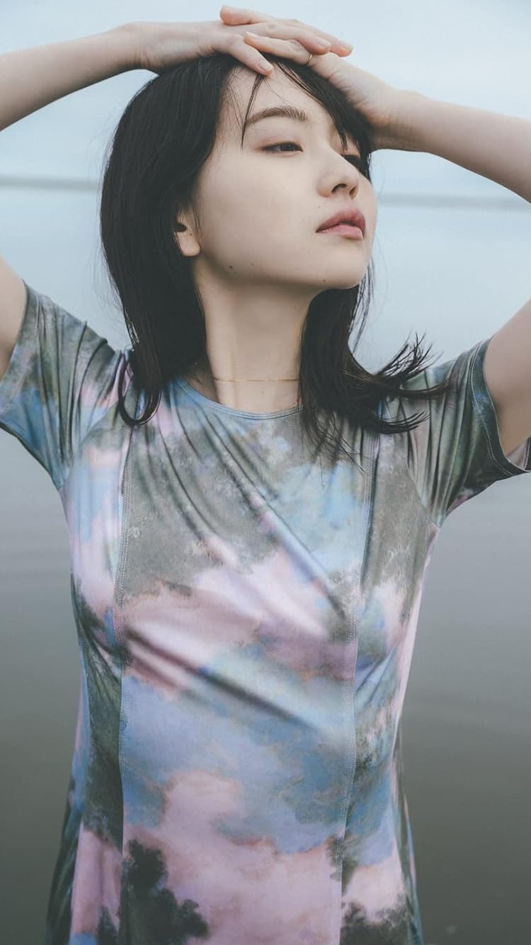 山田杏奈 「BLUE」  iPhone SE/8/7/6s(750×1334)壁紙画像