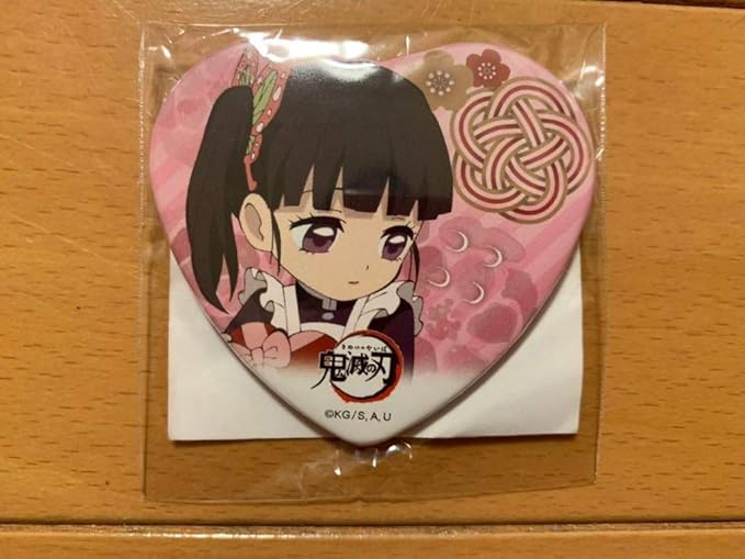 Amazon 鬼滅の刃 Ufotable Cafe バレンタイン ハート缶バッジ 栗花落 カナヲ 鬼滅カフェ ハート缶 アイドル 芸能人グッズ 通販