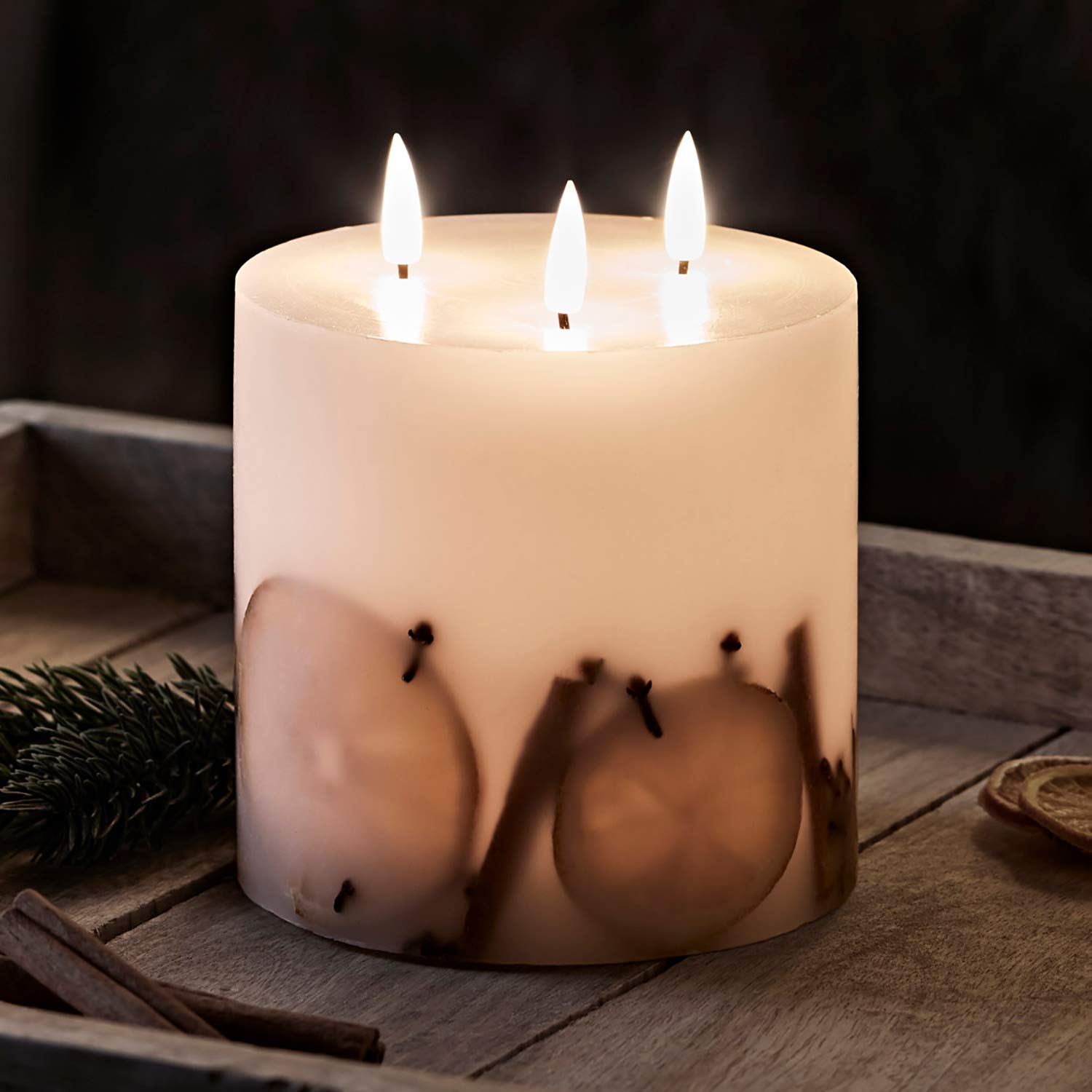Lights4fun 3 Wick TruGlow® Large Winter Candle Christmas Dried Orange Cinnamon with Timer 12cm