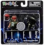 Aliens Minimates Series 1 Pvt. Vasquez & Battle-Damaged Alien Exclusive 2