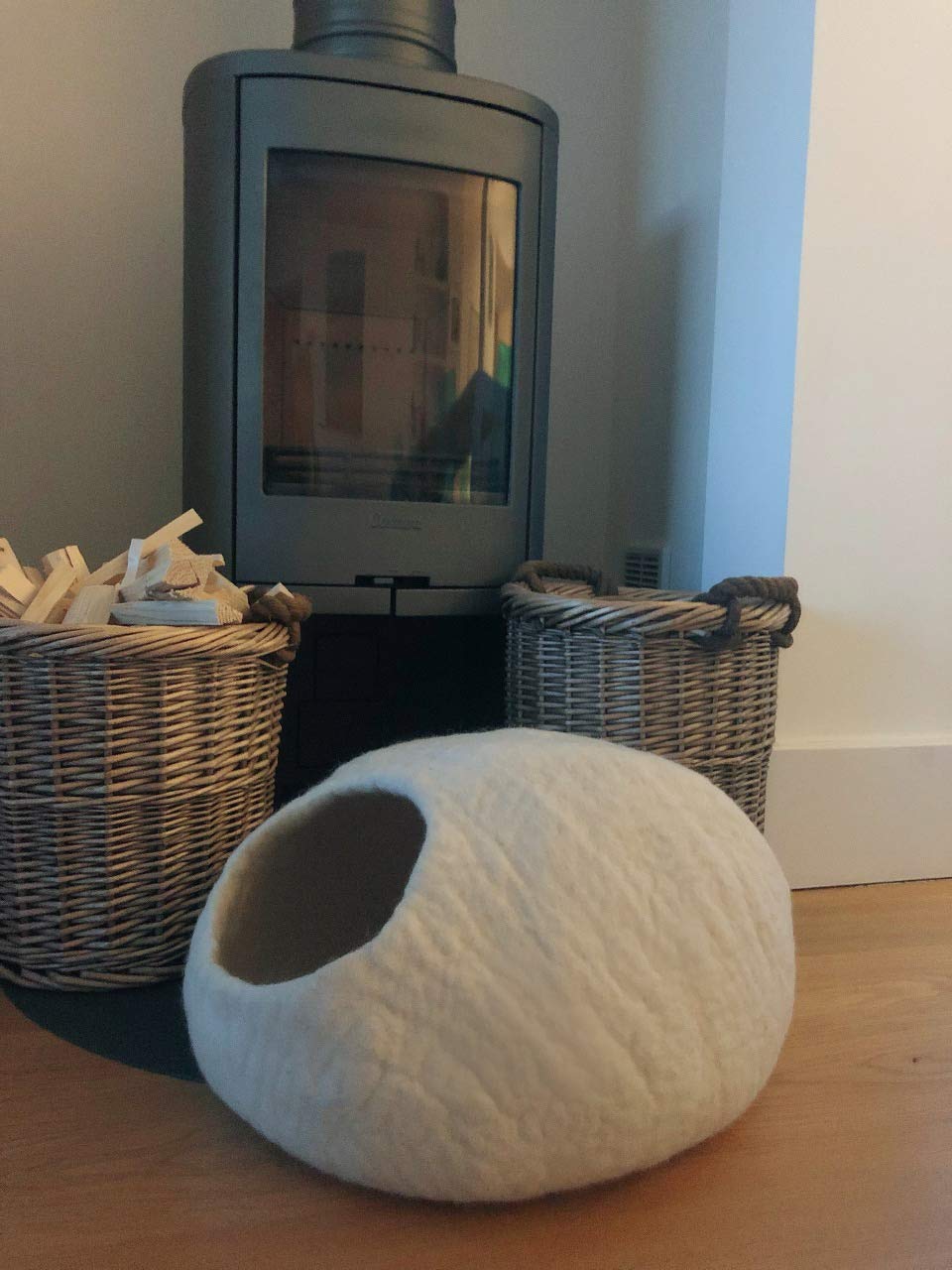 Paw4Paw Handcrafted Ecofriendly Large Luxury Handmade Thick Warm Cat and Kitten Cave Pet Bed Pod 100% Natural New Zealand Wool (White)