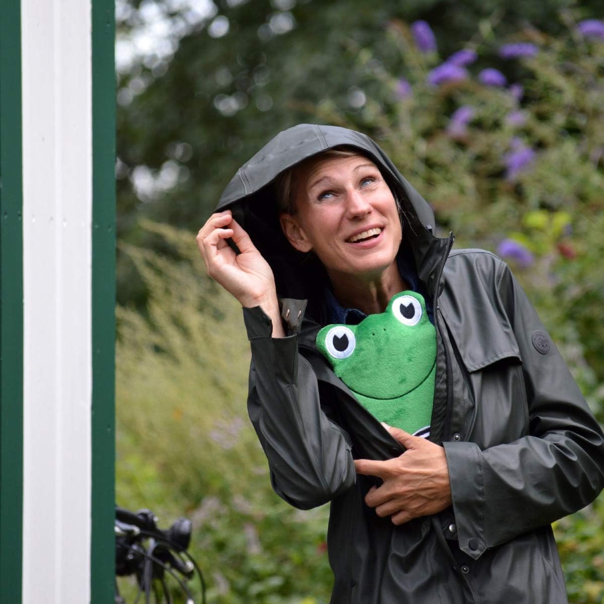 Hugo Frosch Hot Water Bottle with Frog Cover and Heat-Insulating Lining, Green - Image 5
