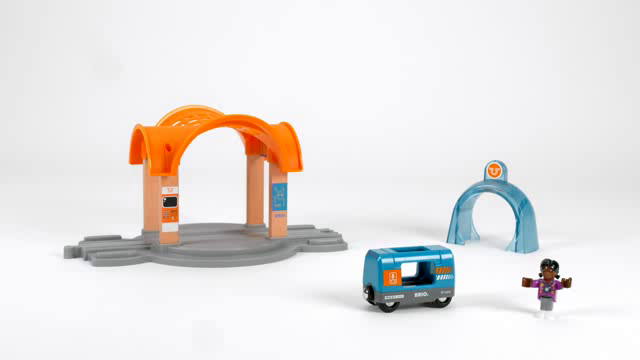 BRIO World 33973 Smart Tech Sound Bahnhof mit Action Tunnel Zubehör Holzeisenbahn Interaktives Spielzeug empfohlen ab 3 Jahren – Bild 7