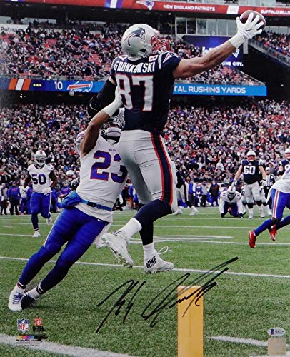 Rob Gronkowski Autographed New England Patriots 16x20 Pf