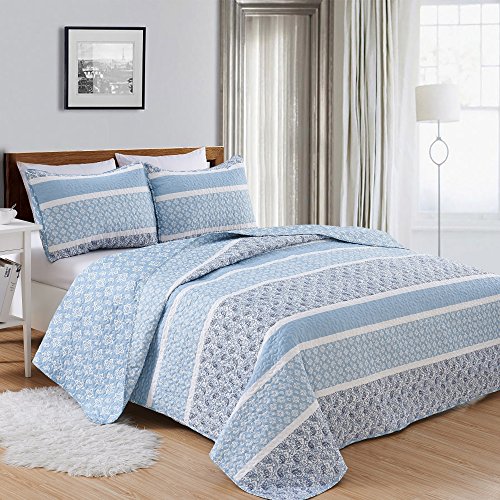 Great Bay Home Reversible Paisley Striped Bedspread. Full/Queen Size