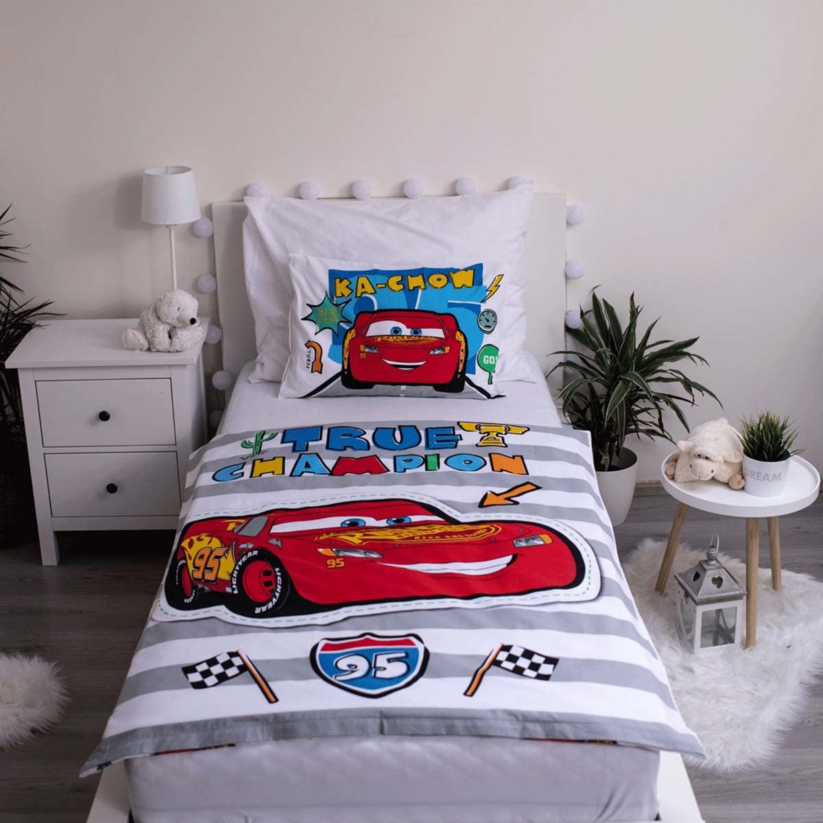 JFabrics Disney Cars Baby Cot Duvet and Pillow Set Boys Toddler Bedding sets Featuring The Iconic Lightening McQueen, Red, 100 x 135 cm - 40 x 60 cm