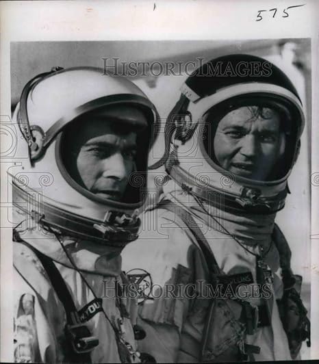 Amazon Co Jp 歴史的なイメージ 1966年ビンテージプレスフォト 双子座10 宇宙飛行士ジョン W ヤングとマイケル コリンズ Generic