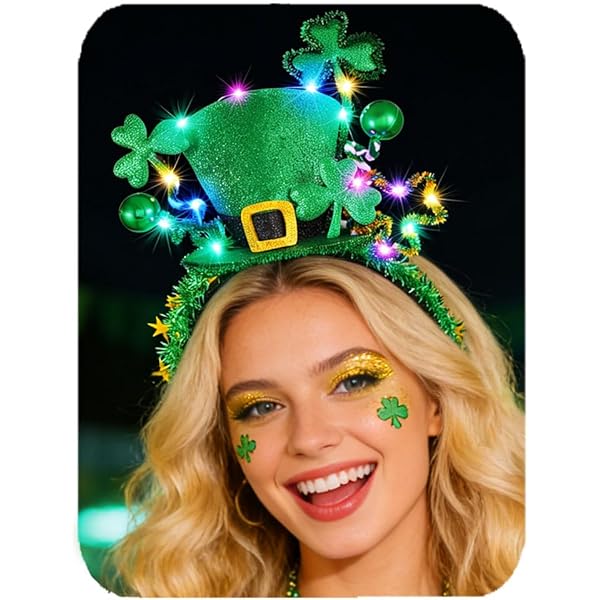 Día De San Patricio. Mujer En Traje De Duende | Vector Premium