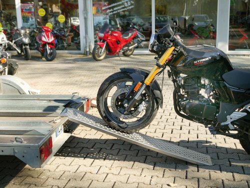 UNITEC Auffahrrampe Alu, Auto PKW Laderampe, Anhängerrampe, 2 Stück, besonders rutschsicher, bis zu 200 Kg / Stück Traglast, als Paar 400 Kg – Bild 6