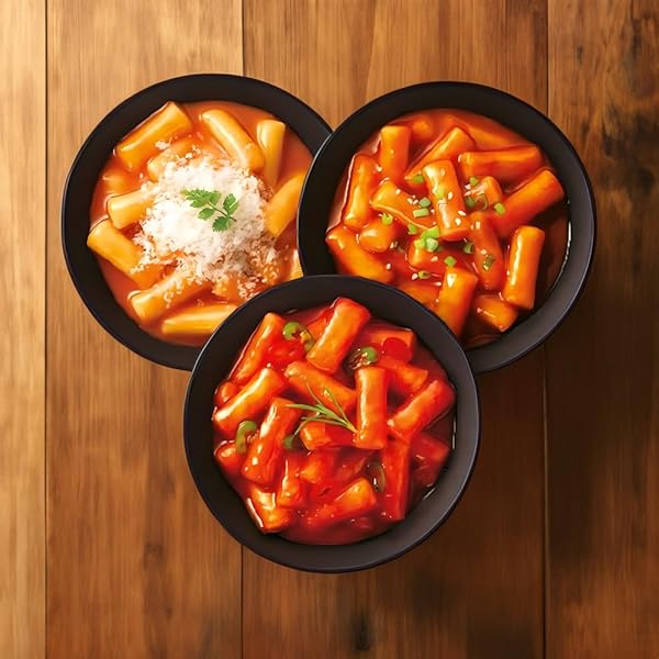 [DONGWON] AUTHENTIC KOREAN RICE CAKE TOPOKKI WITH SWEET AND SPICY KICK | POPULAR KOREAN STREET FOOD | EASY TO PREPARE | PERFECT BALANCE OF SWEETNESS AND SPICE IN A CHEWY DELIGHT (1 BOWL)