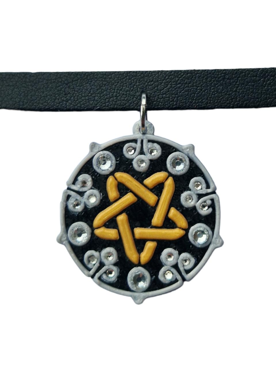 Yumiland Yennefer necklace (Game version)