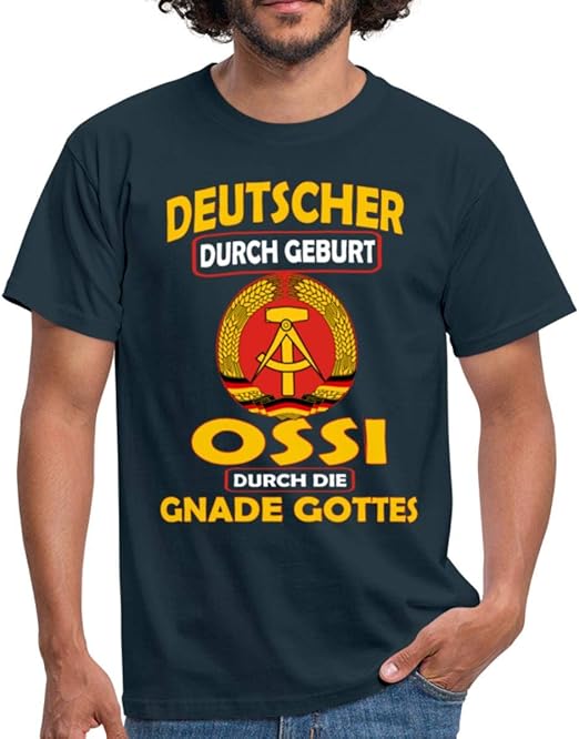 DDR Deutscher Durch Geburt Ossi Durch Die Gnade Gottes Männer TShirt Amazon.de Bekleidung