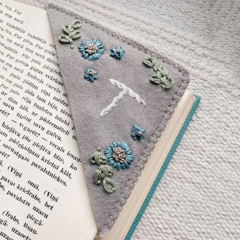 Litthing Hand Embroidered Corner Bookmark, 26 Letters Personalised Seasons Felt Triangle Bookmarks Gifts for Book Lovers Men Women