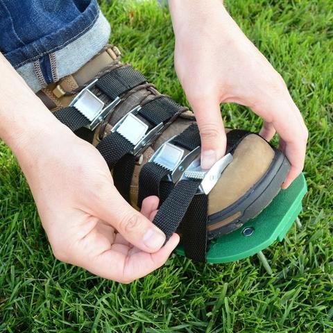 SingPad Lawn aerator shoes,Heavy Duty Aerator Sandals w/Metallic Buckles and 8 Straps,Storage Bag, Spiked Sandals Shoes for Aerating Lawn,Yard,Grass, (Green)