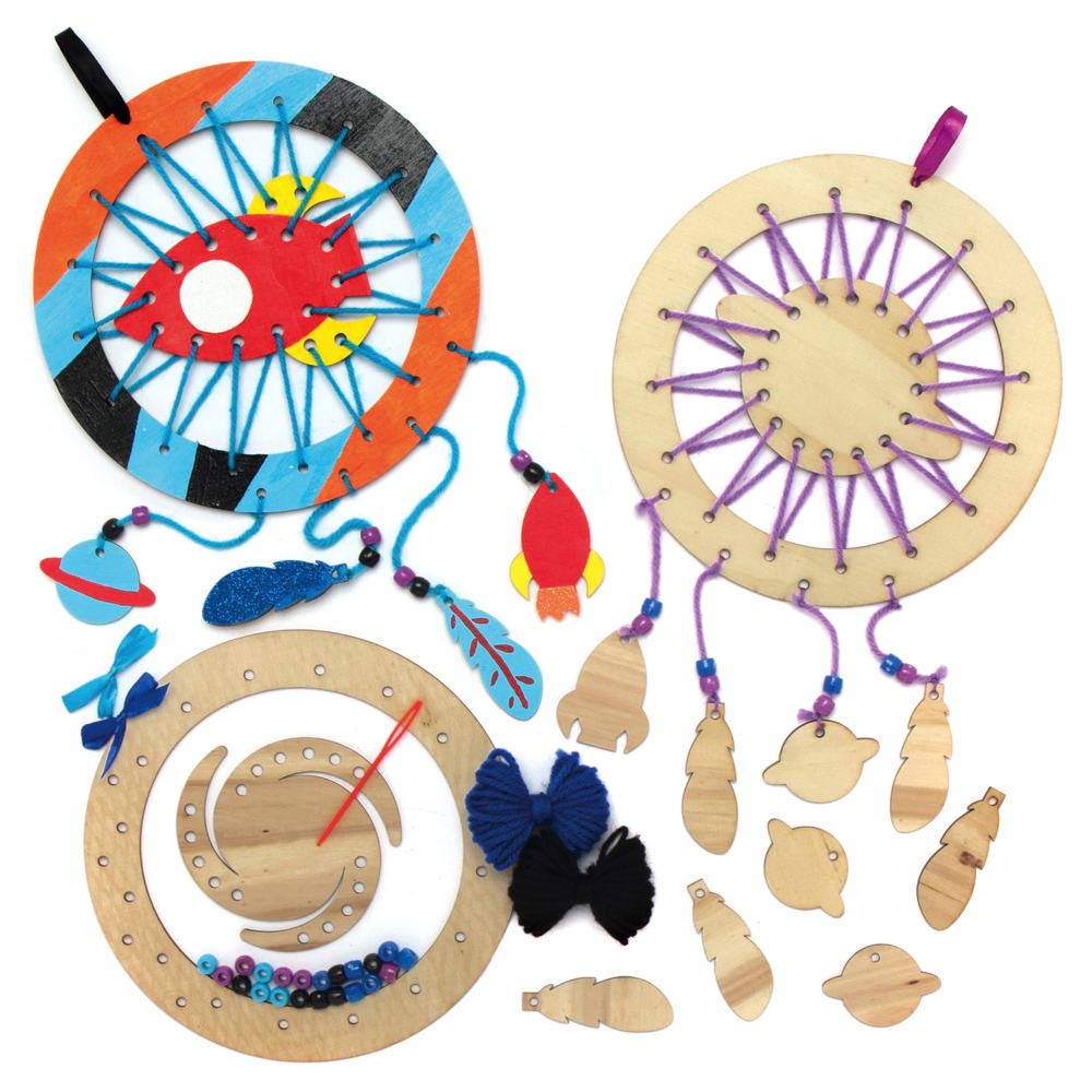 Baker Ross AX213 Solar System Wooden Dreamcatcher Kits - Pack of 4, Create Your own Dreamcatcher Kits for Kids Arts and Crafts, Wall Decorations for Girls and an Introduction to Sewing