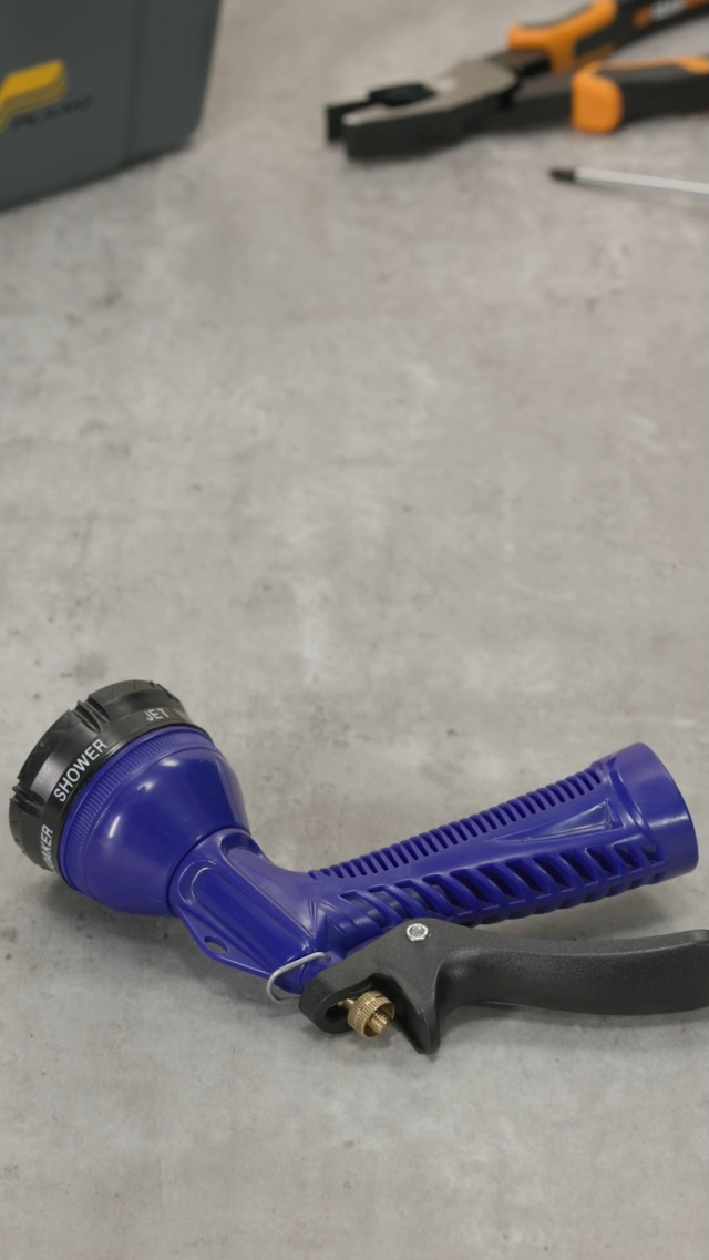 WHITE COILED HOSE W/NOZ 15' WHITE photo 2