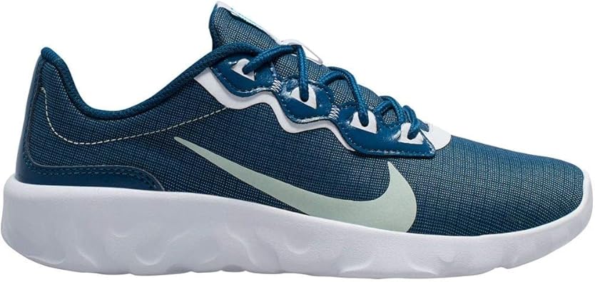 nike women's explore strada sneaker