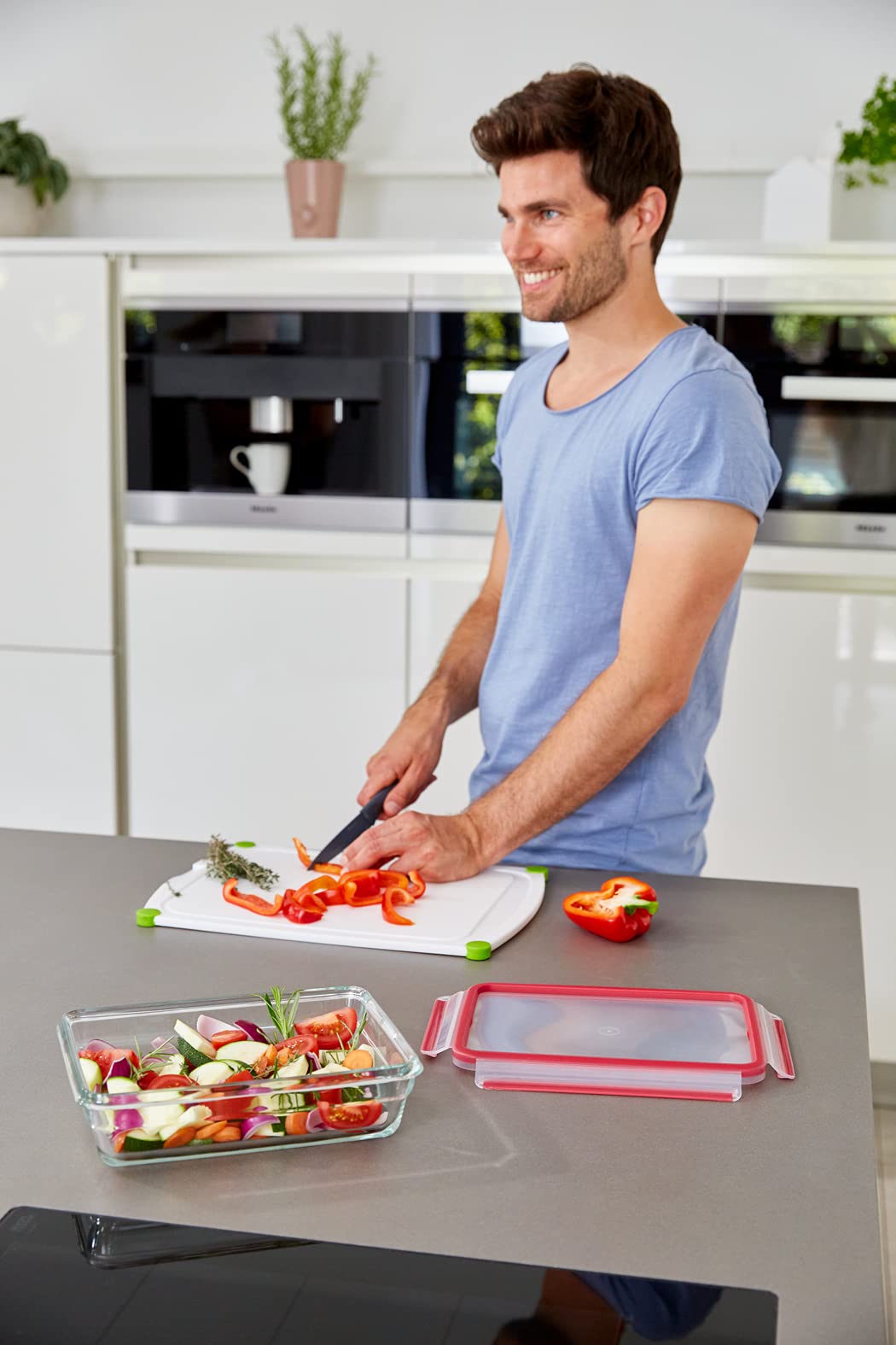 EMSA Clip & Close Glas Frischhaltedosen-Set, rechteckig, 0,45 u. 0,8 u. 2 L, 100 Prozent dicht, Glasbehälter spülmaschinen-, gefrier-, backofen-, mikrowellenfest, Rot, Transparent, N10509 5