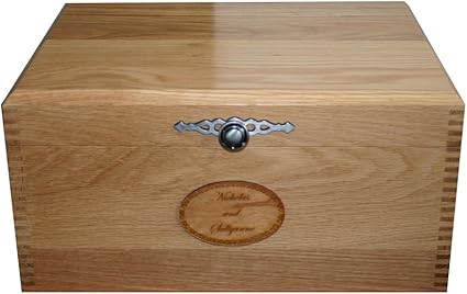 Large Solid Oak Wooden Keepsake Or Memory Storage Boxes Personalised With Wood Engraved Nameplate Gifts For Graduation Men Retirement Christening Baptism Wedding Amazon Co Uk Home Kitchen