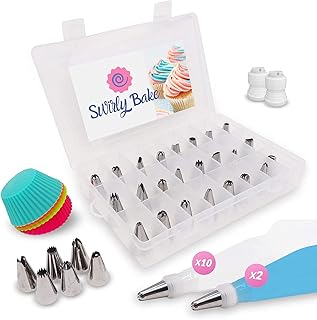 Swirly Bake 50 Teiliges Spritztüllen Set. 30x Edelstahl Tüllen Aufsätze. 2x Silikon Spritzbeutel. 10x Einwegspritzbeutel. 4x Cupcake Förmchen. Exclusives E-Book Inclusive.