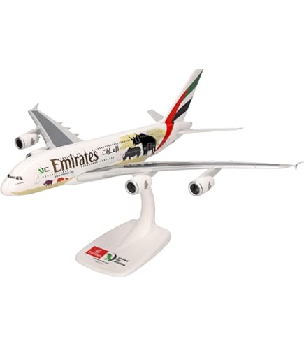 Amazon.com: GeminiJets GJUAE2160 Emirates Boeing 777-9X A6-EZA