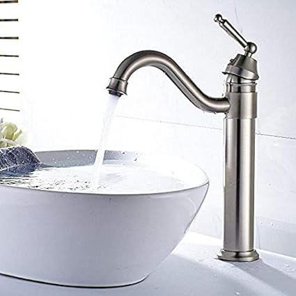 Todo el cobre y el níquel Grifo de la bañera El grifo cepillado El codo