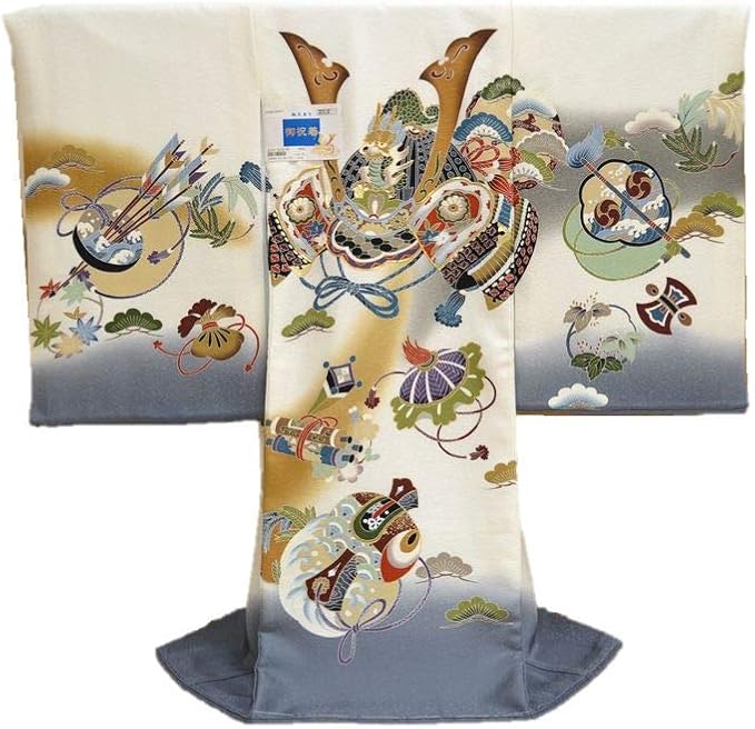 Amazon Co Jp お宮参り着物 男の子 男児 産着 祝い着 赤ちゃん着物 正絹 兜 刺繍 金糸 本染め 白地 Om M 665 家紋入れ 五ツ紋 無料 お守りフードセット 贈答用化粧箱 きもの保存用たとう紙 プレゼント 服 ファッション小物